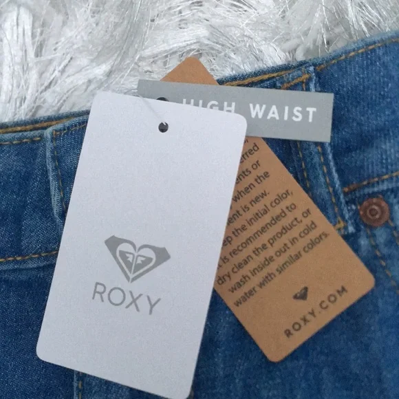 New Women’s Roxy Raw Hem High Rise Denim Shorts - Picture 3 of 7